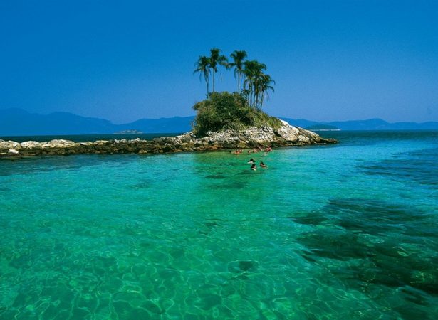 angra-dos-reis-rio-de-janeiro-aguas-cor-de-esmeralda